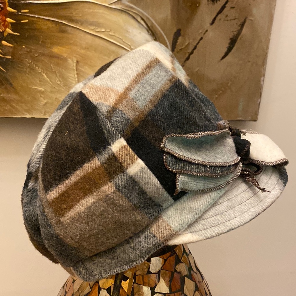 Kate Landry Plaid Wool Blend Newsboy Dragonfly Charm Hat OS